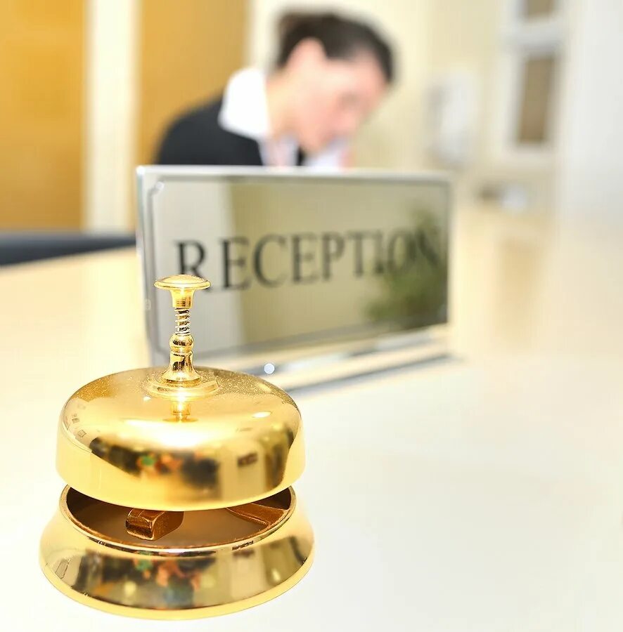 Налог гостиничный бизнес. Фото звонка на ресепшене. Девушка на ресепшене. Работники отеля. Налог гостиничный бизнес.