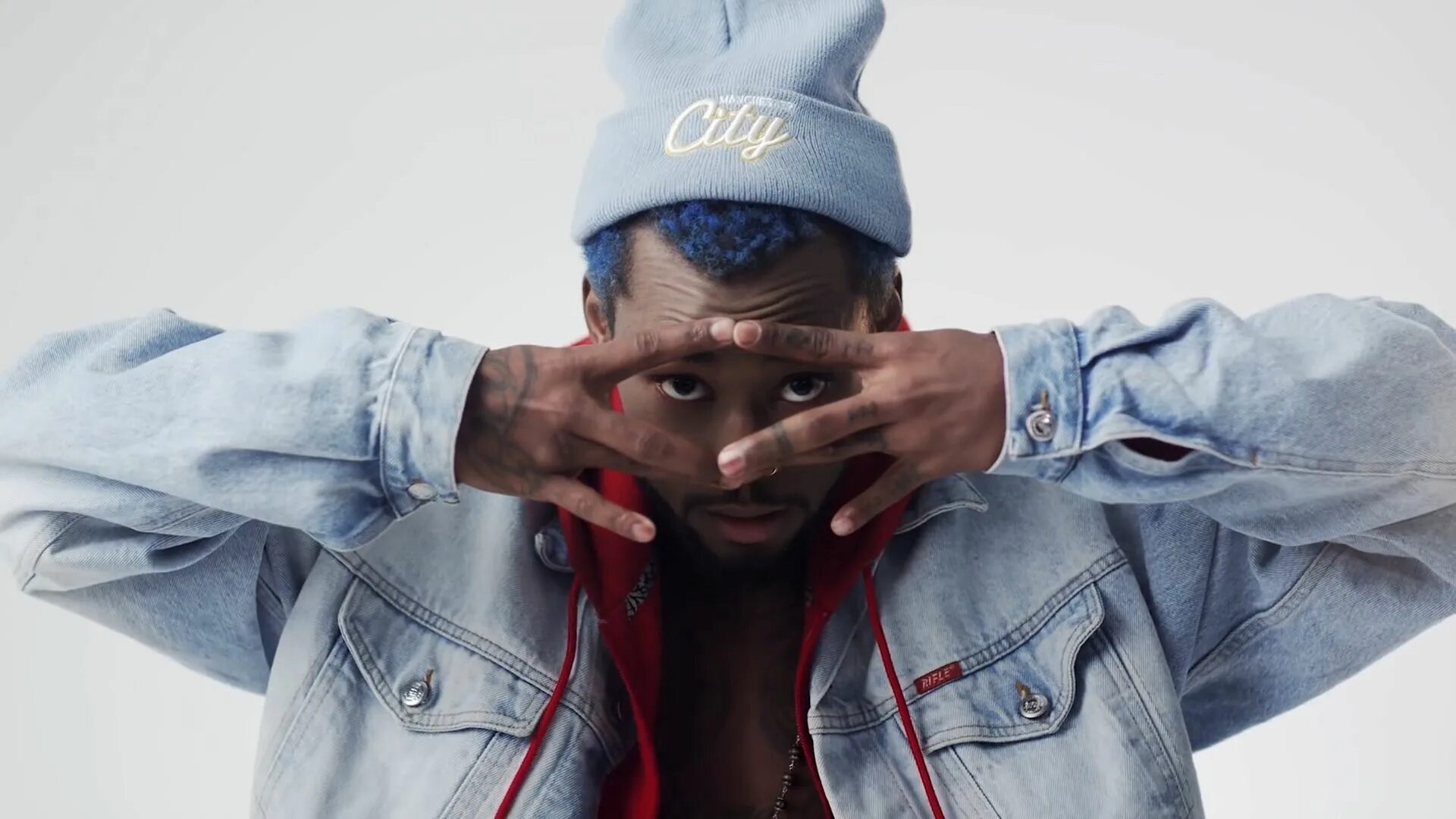 мариам туркменбаева коса. квест пистолс шоу мариам. песня одна музыка у нас под кожей. непохожие текст. квест пистолс мариам туркменбаева.