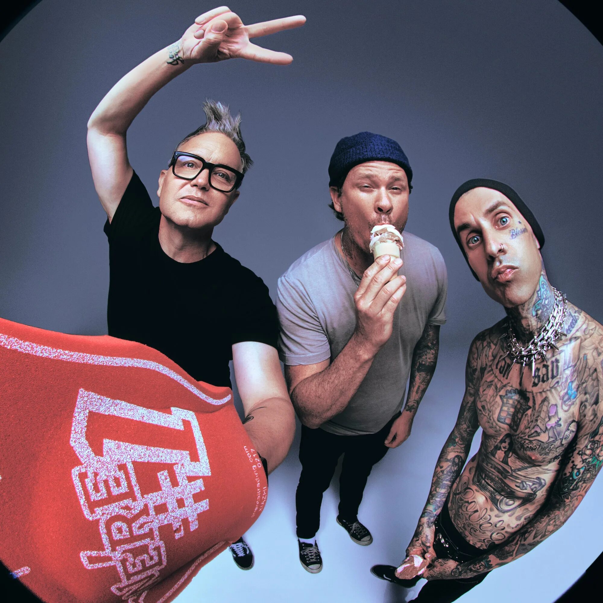 Новый альбом blink 182 2023. Blink-182 с скоттом рейнором. Blink 182 2022. Блинк 182 2022. Новый альбом blink 182 2023.