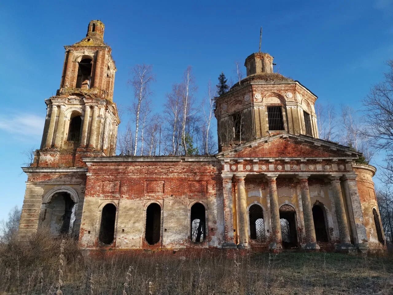 Старый шарап. Заброшенные храмы Истринского района. Тверская область развалины церкви. Заброшенные церкви Тверской области Весьегонский район. Михнево Московская область заброшенный храм.