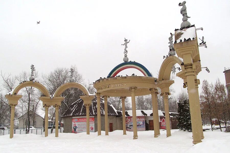 Горки вокзальная. Деревянная ледовая горка. Город горки беларусь. Вокзальная 27а горки. Деревянная ледовая горка.