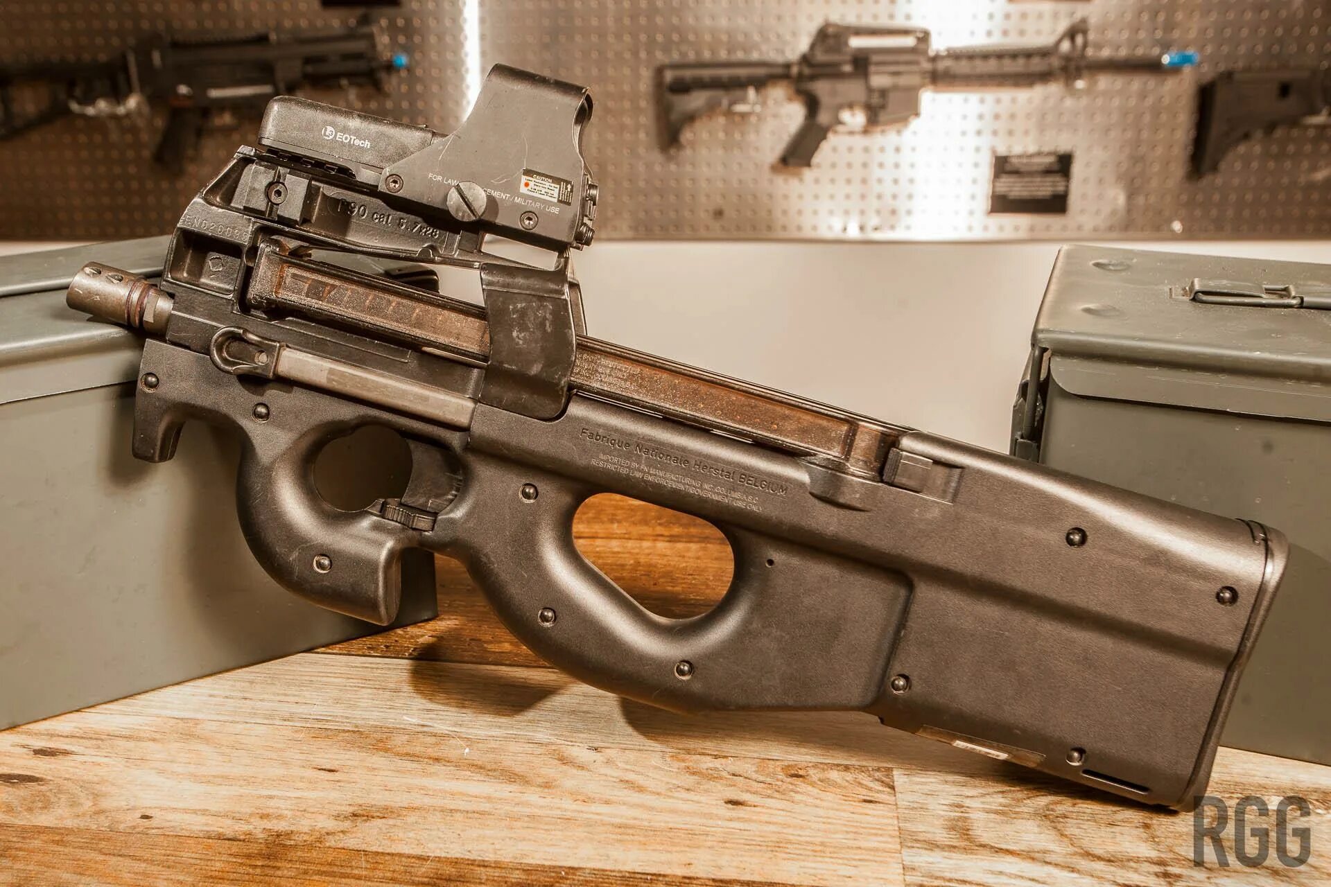 Пистолет-пулемёт p90 с глушителем. Бельгийский пп fn p90. Р 90 х. П-90 пистолет-пулемет. Сцп п90.