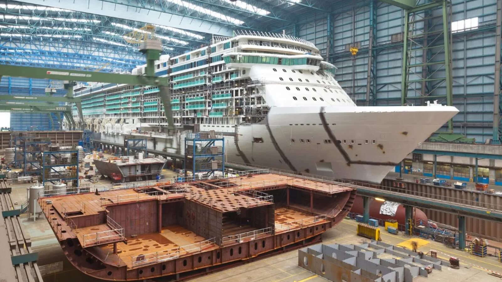 Город производства судов. Верфь Daewoo Shipbuilding. Верфь «Meyer Werft Dockhalle 2». Судостроительные верфи Японии. Судостроительный завод в Японии.