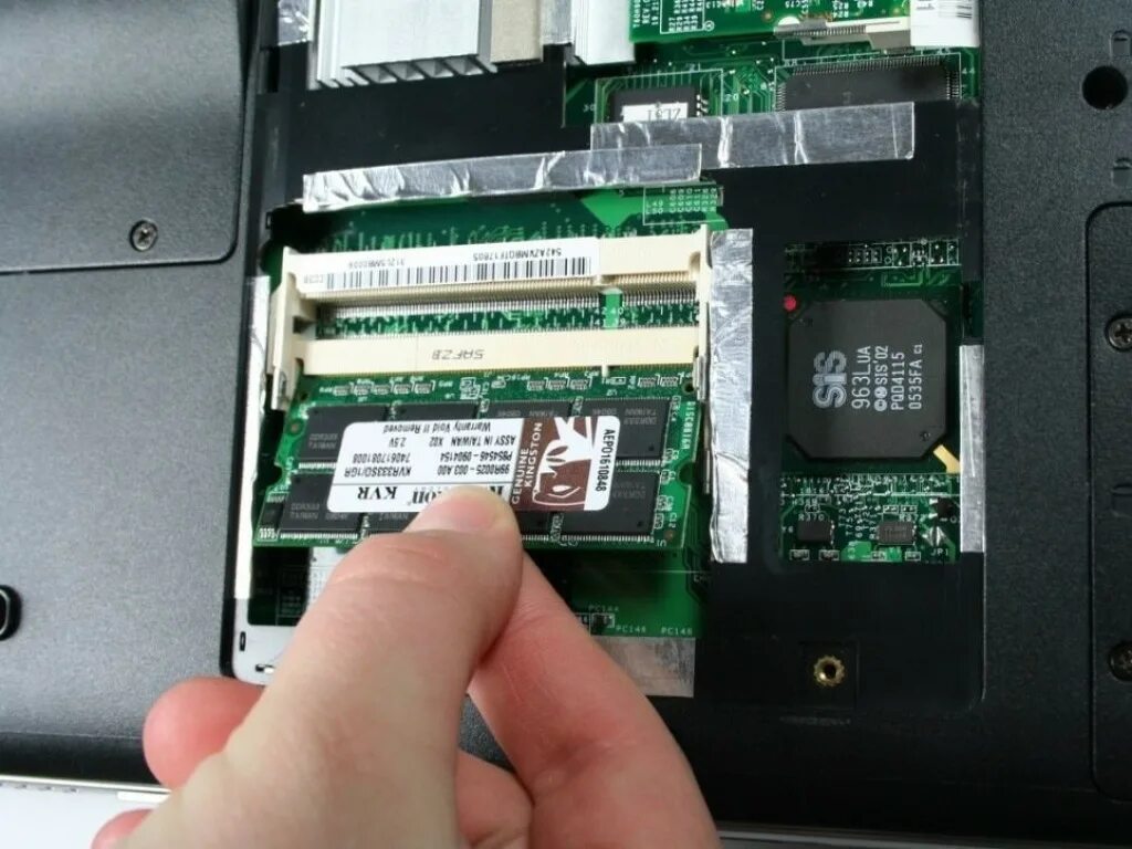 Как установить оперативную память в ноутбук. Acer aspire 3000. acer aspire 3000 wifi модуль. оперативная память асер аспире. озу для асер 5310.