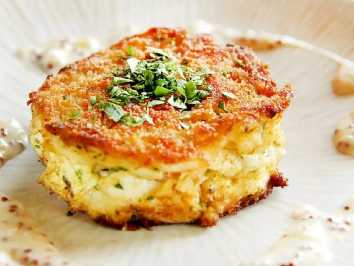 Крабовый кейк. Jumbo lump crab cake. крабовые пирожные. крабкейк фото.