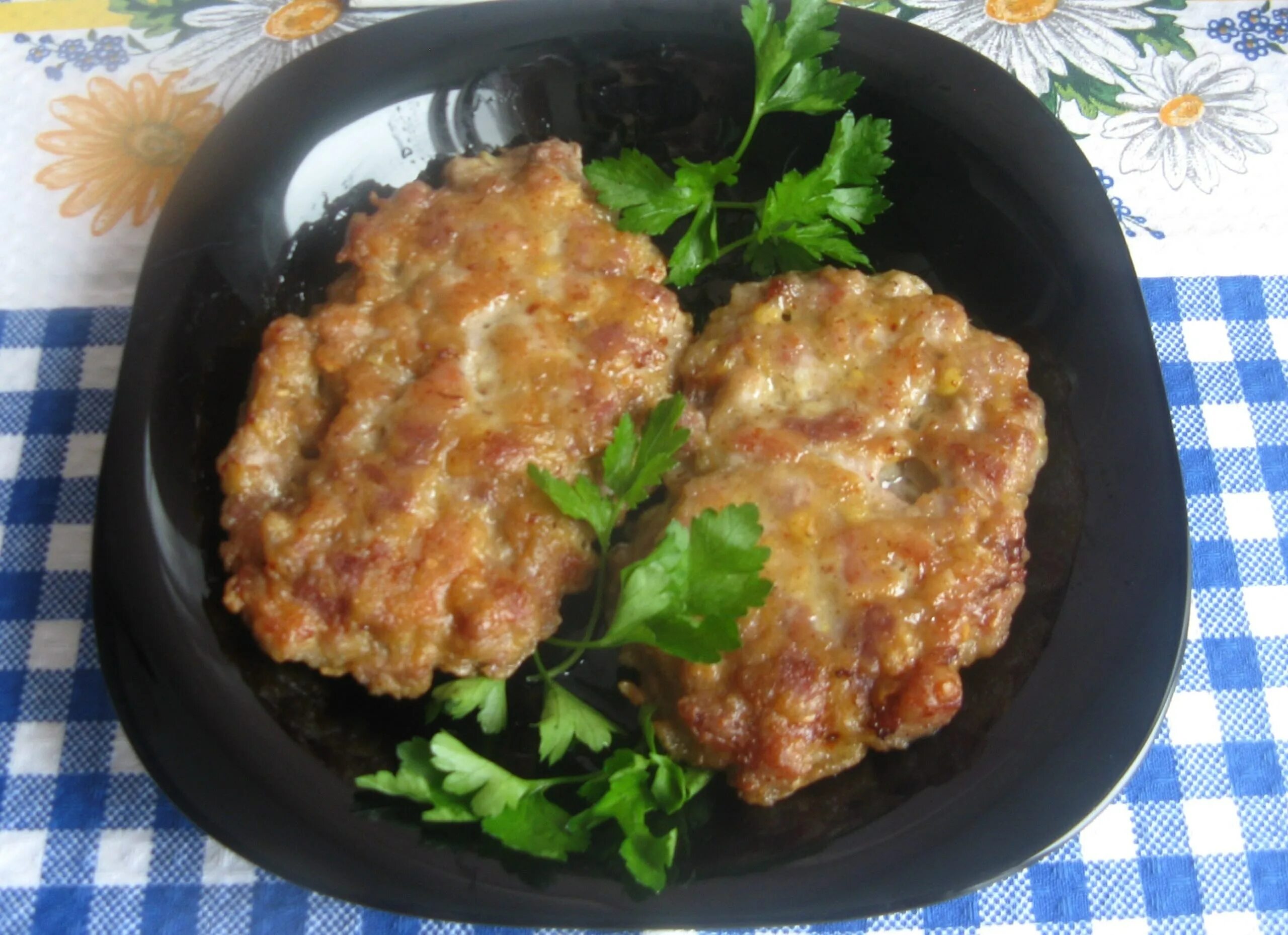 Мясо по албански кур. Котлеты по албански. Мясо по албански. Куриное филе по албански. Мясо по-албански из куриной грудки.