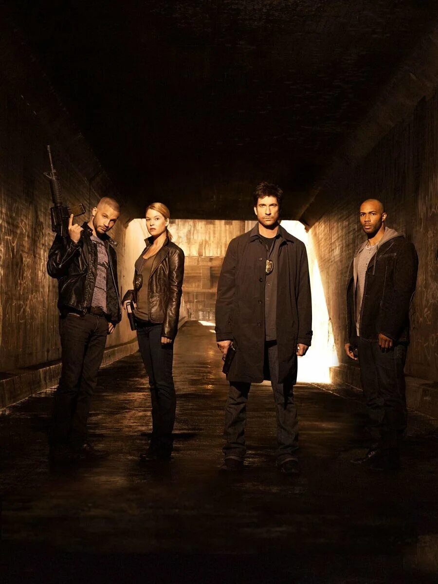 В банде под прикрытием. Логан маршалл-грин под прикрытием. Под прикрытием / dark blue (2009). Майор под прикрытием 2012. Дилан макдермотт.