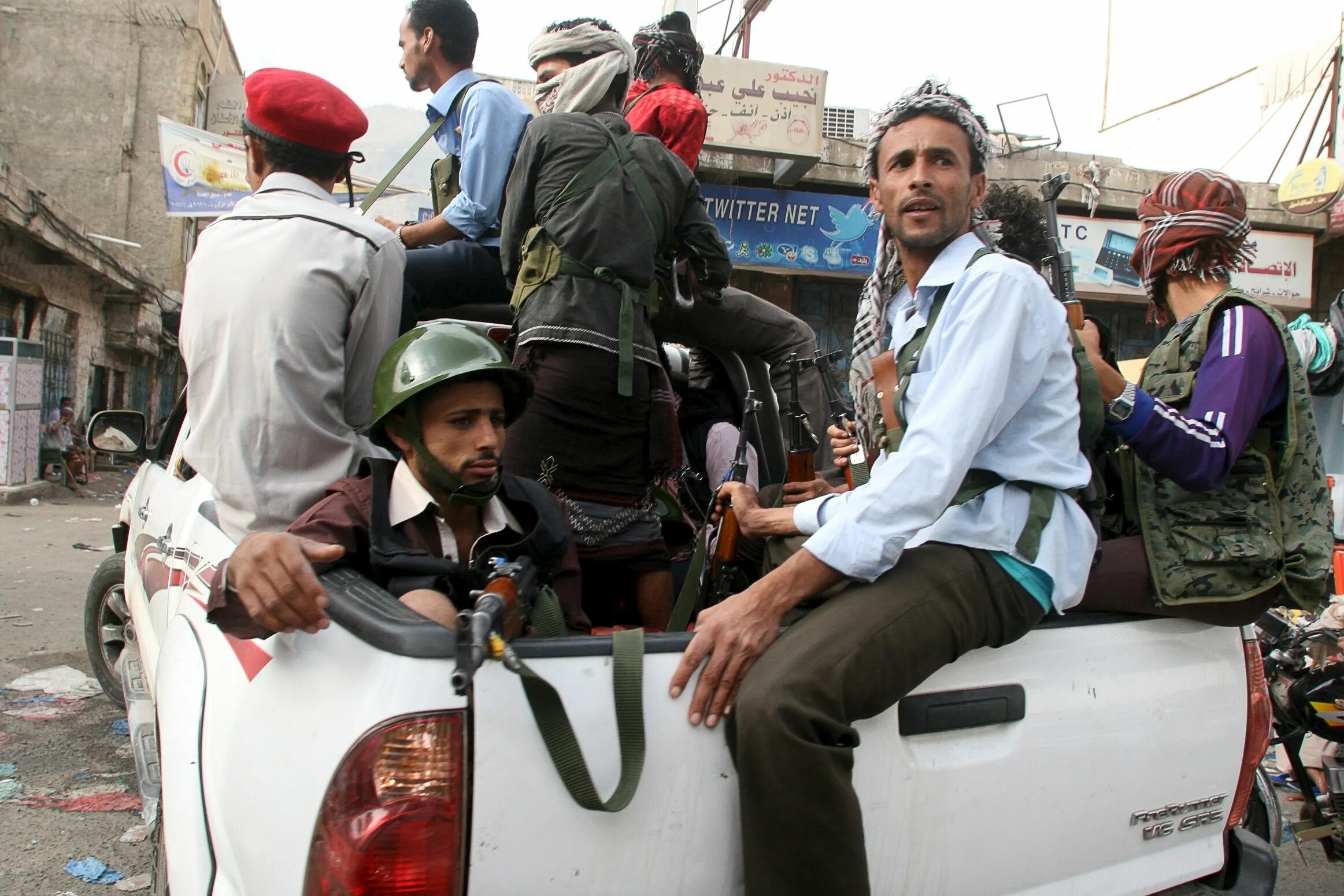 Люди которые живут в Йемене фото.