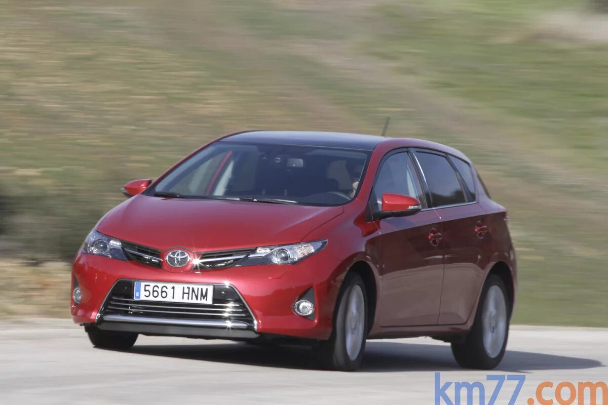 Тойота аурис 2013. Toyota Auris 2013. То ота Аурус 2013. Форд аурис. Какую toyota купить