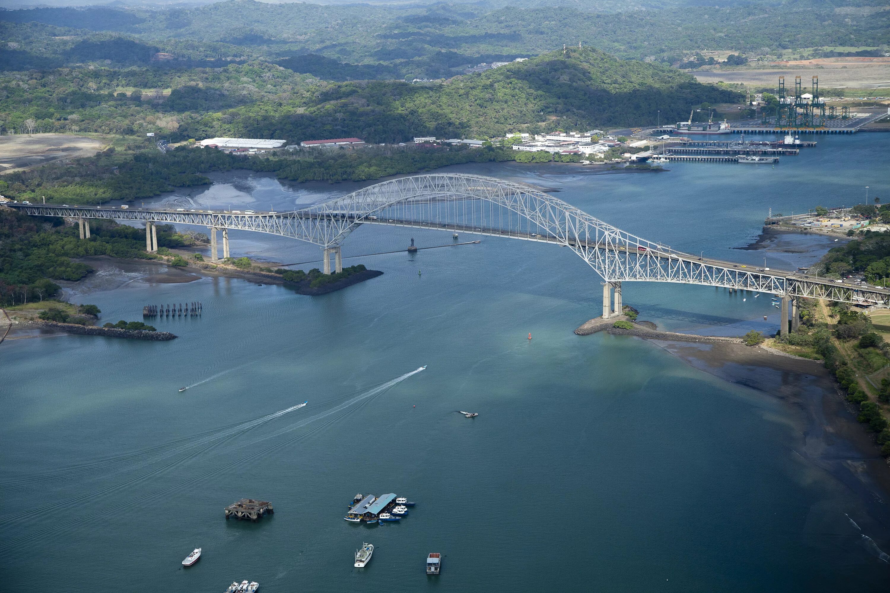 В сша через мост. Мост двух Америк Панама. Панамский канал мост столетия. Мост в Панаме. Мост двух Америк через Панамский канал.