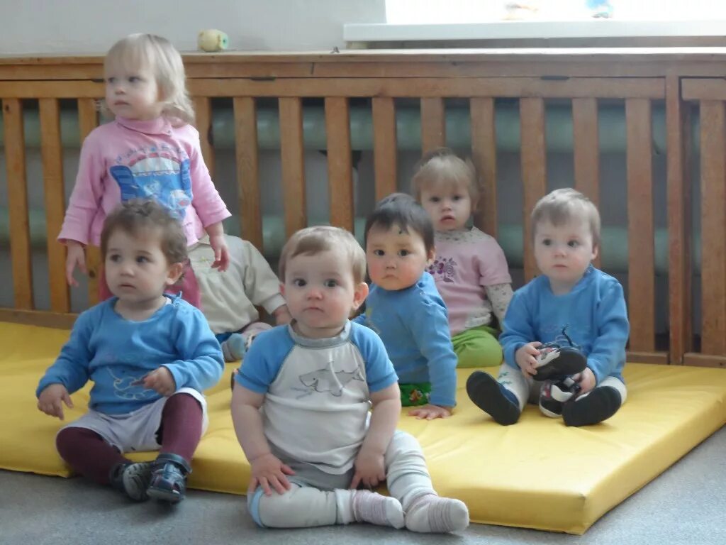 Детский дом в москве взять ребенка. Дом малютки в Симферополе. Малыши в детских домах. Детский дом малютки. Дети в доме малютки.