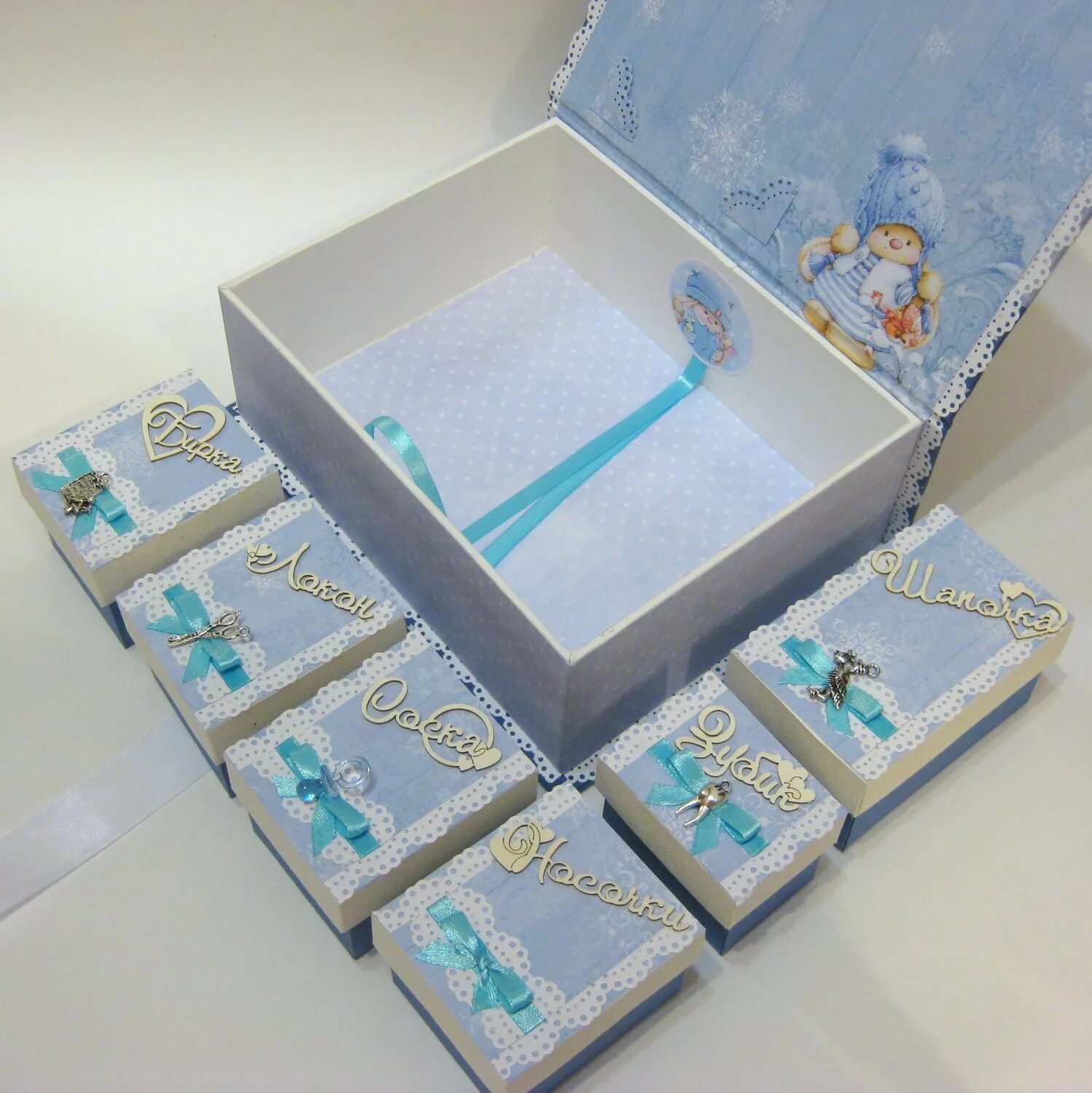 Шкатулка мамины сокровища. Шкатулка мамины сокровища для мальчика. Скрапбукинг цитаты к маминым сокровищам. Коробочки для малышей мамины сокровища. Коробочка мамины.