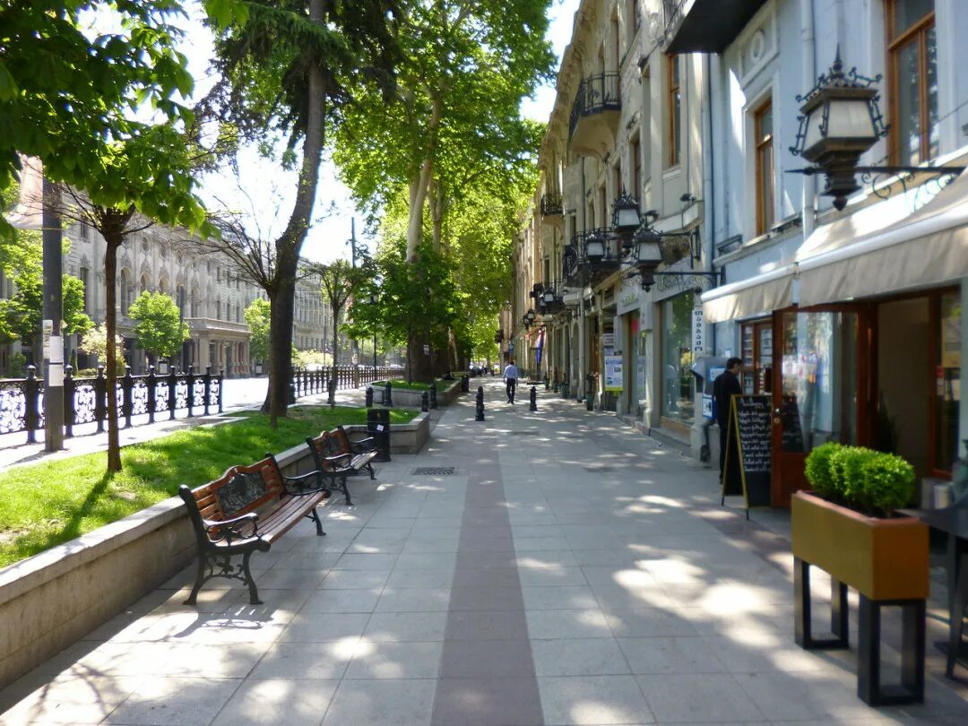 Tbilisi streets. Улица Руставели Тбилиси. Проспект Руставели Тбилиси. Проспект Руставели Тбилиси достопримечательности.