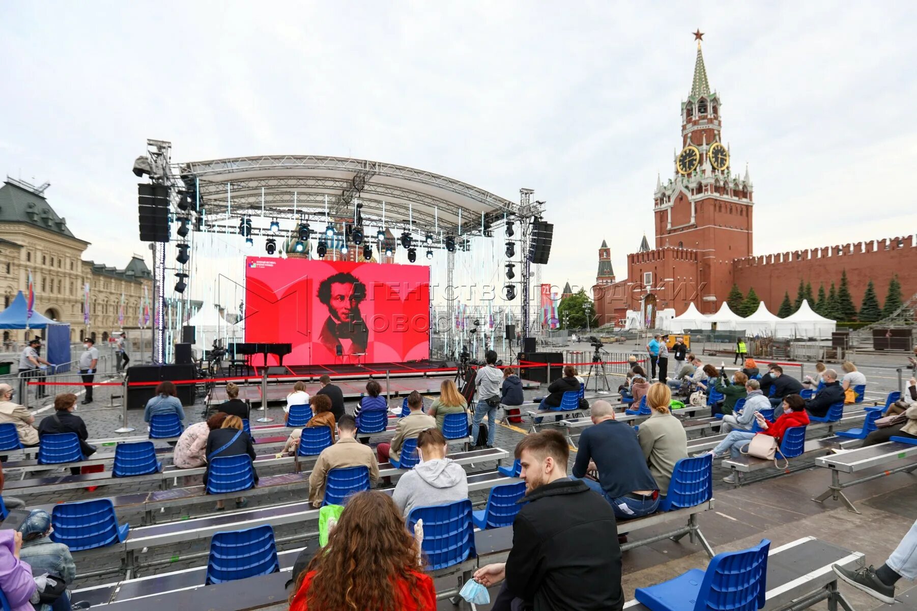 Книжный фестиваль красная площадь. Мероприятия в Москве. Книжный фестиваль в Москве. Красная площадь 2019.