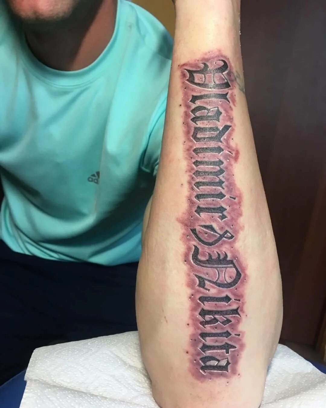 тату надписи фото мужские. тату надписи для мужчин. татуировки мужские надписи. тату надписи. тату на руке мужские надписи.