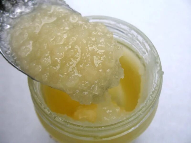 Липовый мед кристаллизованный. Липовый мед кристаллизация. Липовый мёд крестализация. Мёд засахарился. Почему мед твердый