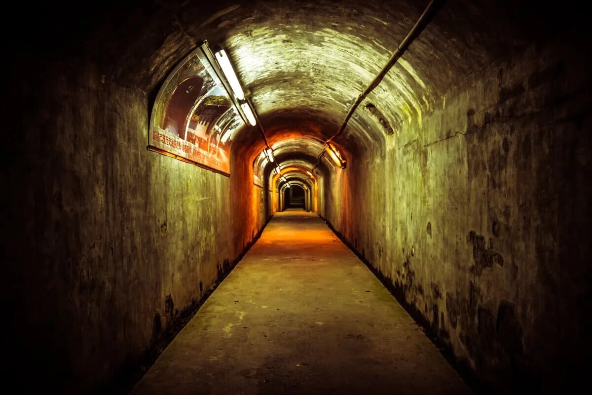 Бункер бомбоубежище. Бомбоубежище в многоквартирном доме. Красивый бункер. Подземный бункер второй мировой войны. Храм ацоатль пое.