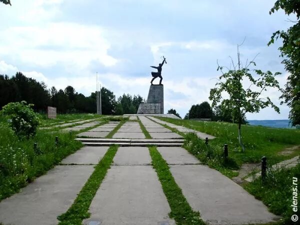 Перемиловская высота дмитров памятник. Мемориал в поселке яхрома. Перемиловская высота дмитров. Мемориал в поселке яхрома. Мемориал перемиловская высота.