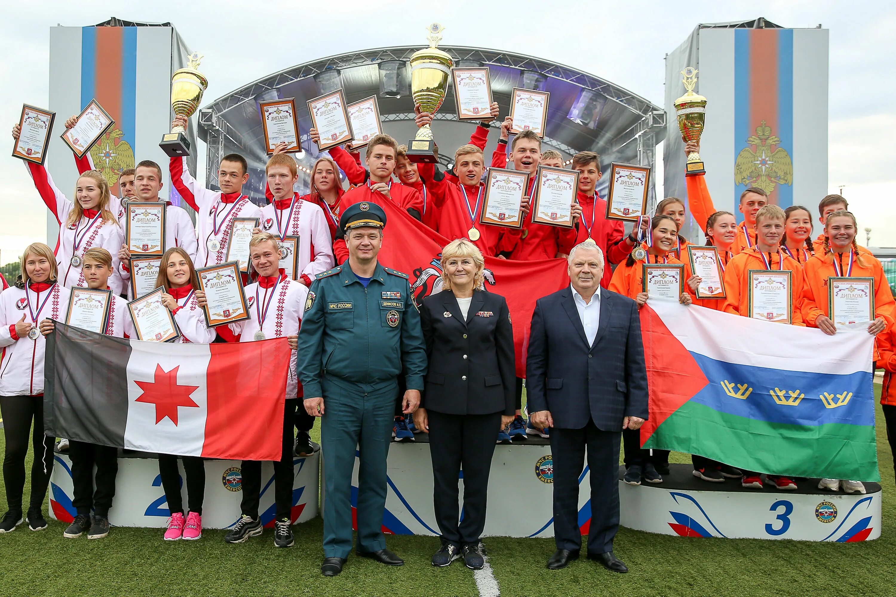 Церемония закрытия XV Всероссийских соревнований "школа безопасности". Всероссийская школа безопасности 2009. Камышлов награждение победителей спортивных соревнований. Чили победитель состязания.