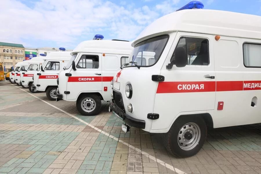 Машины скорой помощи в дагестане. Скорая медицинская помощь махачкала. Машины скорой помощи в дагестане. Скорая буйнакск. Скорая медицинская помощь махачкала.