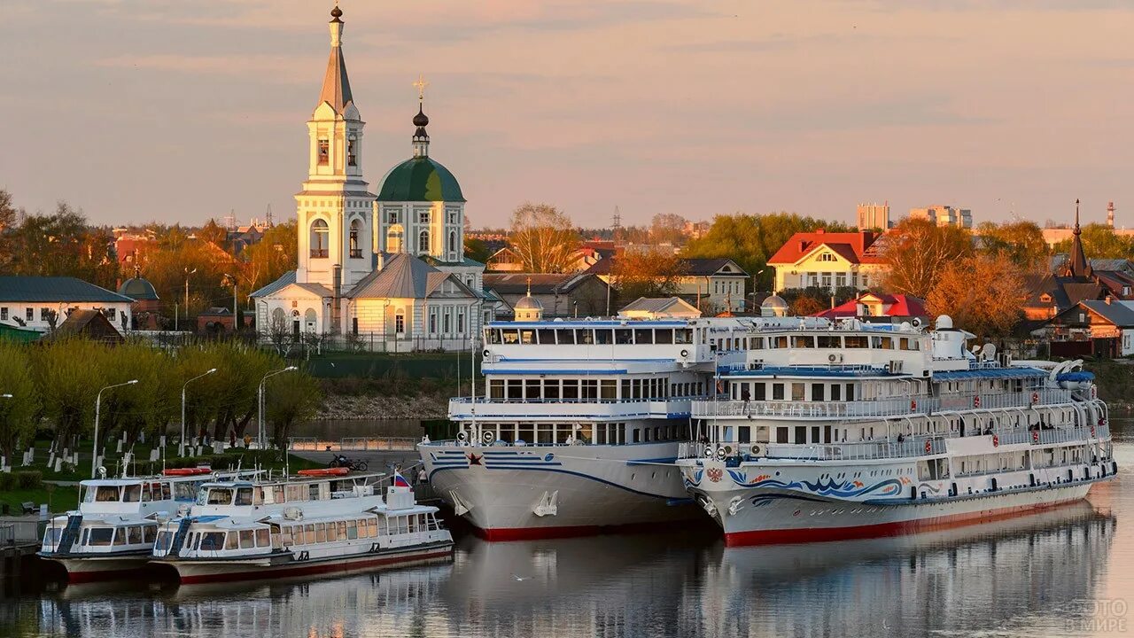 Речной вокзал 2023 красноярск. Волгоград речной вокзал теплоход. Северный речной вокзал москва. Речной вокзал москва. Тверь пристань речного вокзала.