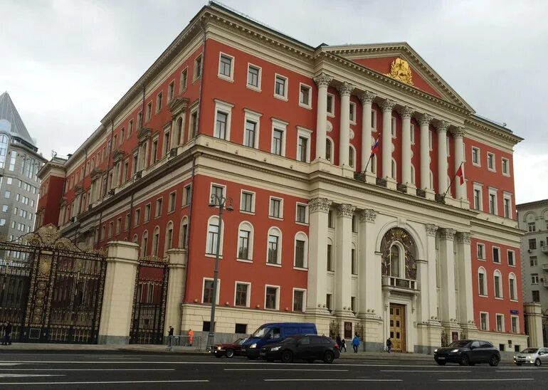 Департаменте экономической политики здание. Тверская 13 правительство москвы. Здание мэрия 6 букв. Генерал губернаторский дом на тверской. Здание мэрия 6 букв.