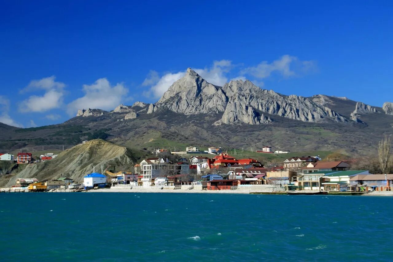 белый грифон крым. коктебель отдых на берегу моря. моревдом коктебель. городок коктебель курортный. коктебель курорт 2023.