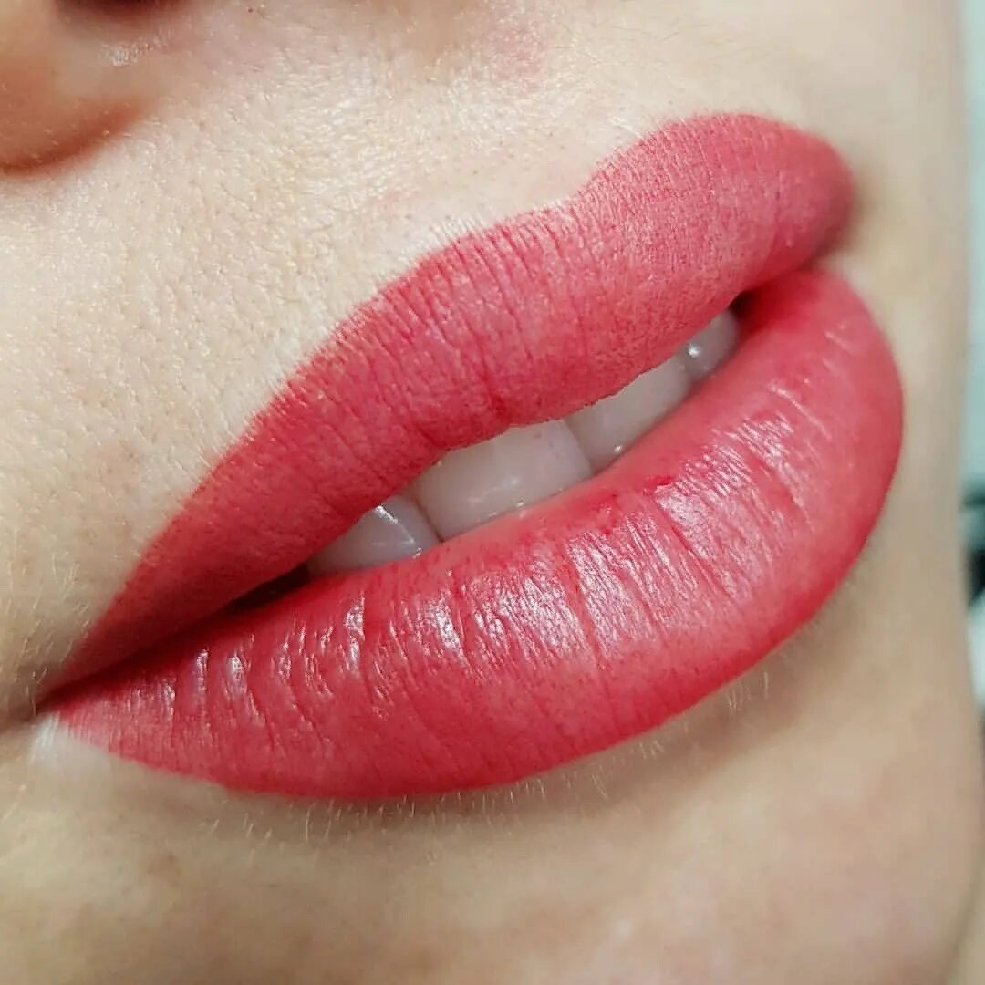 пермаментныймакияж губ. перманент губ 3д. натуральный эффект губ. татуаж губ нюд и контур с растушевкой. перманент губ цвета.