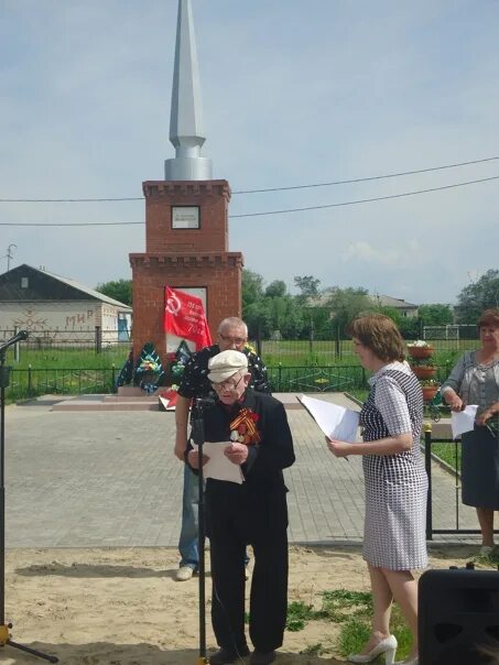 Погода плотниково притобольного. Глядянское Курганская область. Обелиск в Глядянском Курганской области. Глядянское Притобольный район. Село Глядянское Притобольного района.