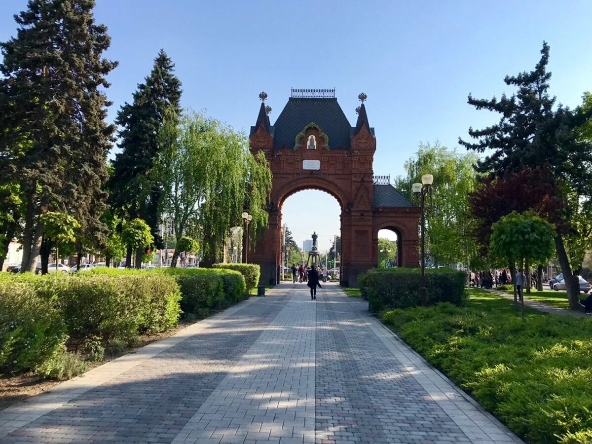 Окрестности краснодара. Александровская арка в Краснодаре. Триумфальная арка Краснодар. Екатерининская Триумфальная арка Краснодар. Екатерининская арка в Краснодаре.