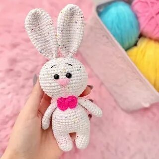 Вязать игрушки зайца