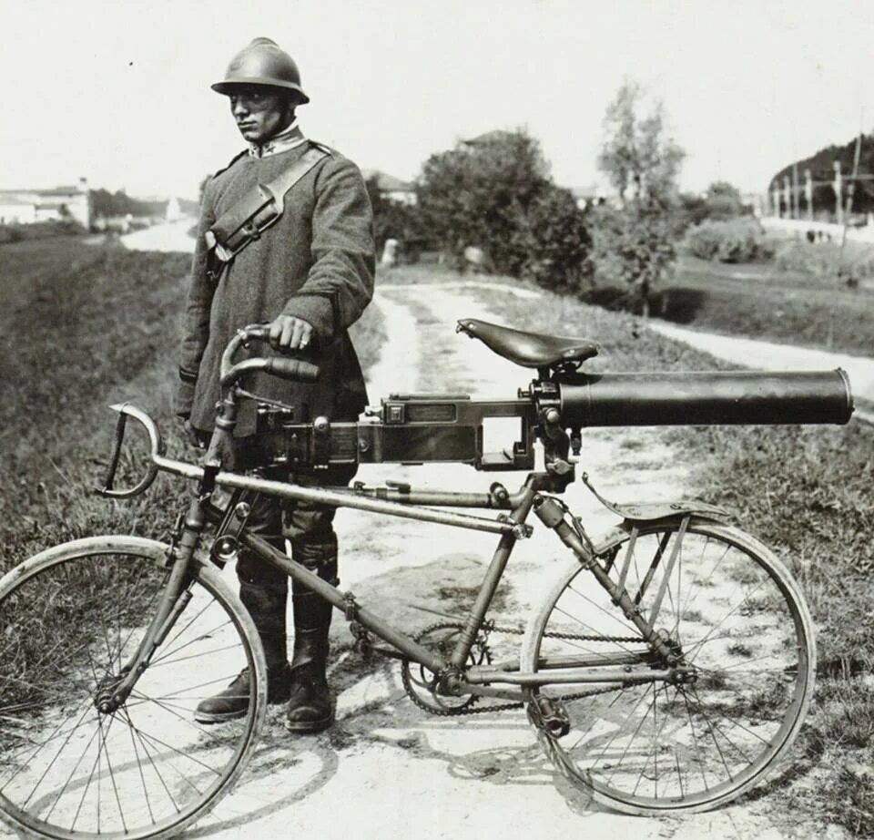 Изобретения во время войн. Велосипедные войска первой мировой войны. Велосипеды вермахта второй мировой войны. Немецкий военный велосипед 1905 года. Велосипедные войска вермахта.