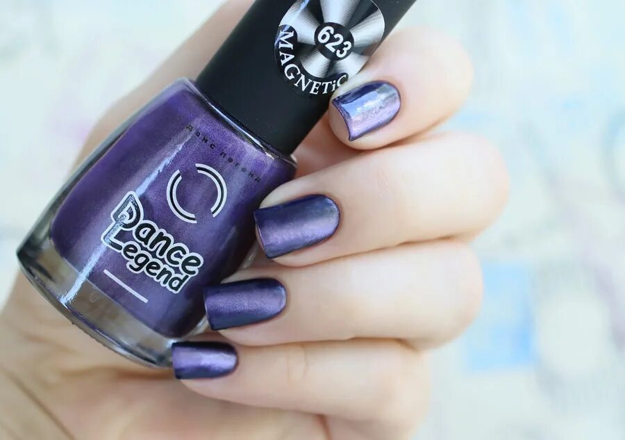 Магнитные лаки для ногтей без лампы фото. Магнитный лак узоры. Гель лак кошачий глаз с эффектом 9д. Магнитный лак для ногтей без лампы. Магнитный маникюр.