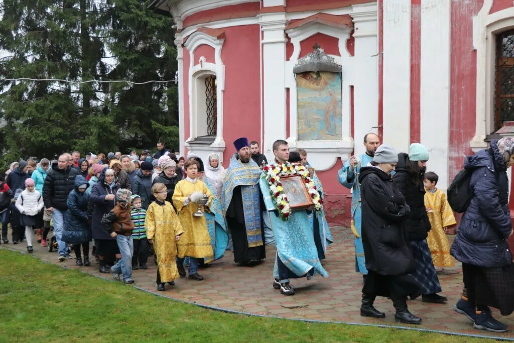 церковь рождества христова сергиев посад. служба в ильинском храме. православное богослужение на рождество христово. ильинский храм сергиев посад касимов. отец константин ильинское.