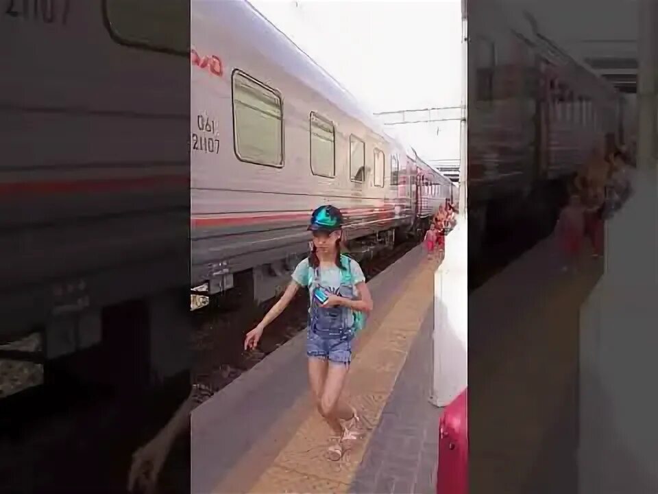 Обстрелянный поезд волгоград адлер. Поезд волгоград оренбург. Обстрелянный поезд волгоград адлер. 461й уфа адлер. Поезд 107 волгоград нижневартовск.