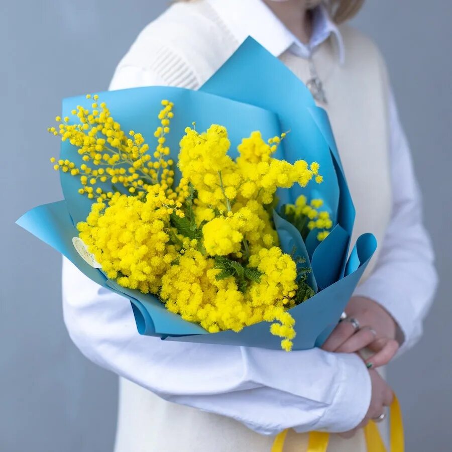 мимоза и нарциссы. букеты с мимозой и другими цветами. тюльпаны мимозы гиацинты. букеты с мимозой и другими цветами. цветы розы - мимозы.