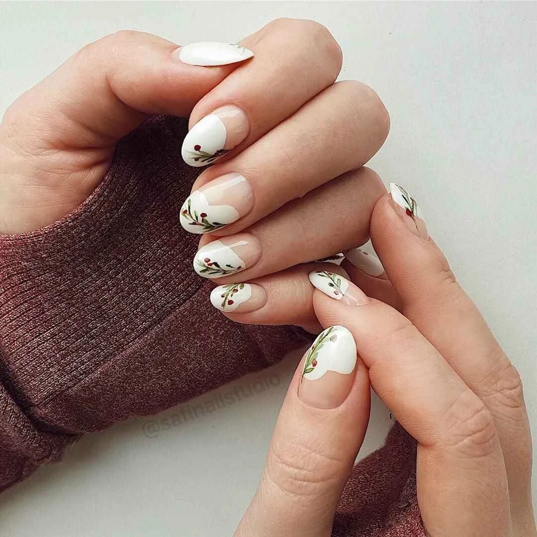 кремовый маникюр. маникюр бежевый с белым. дизайн ногтей кремовый цвет. кремовый маникюр. бежевый лак.