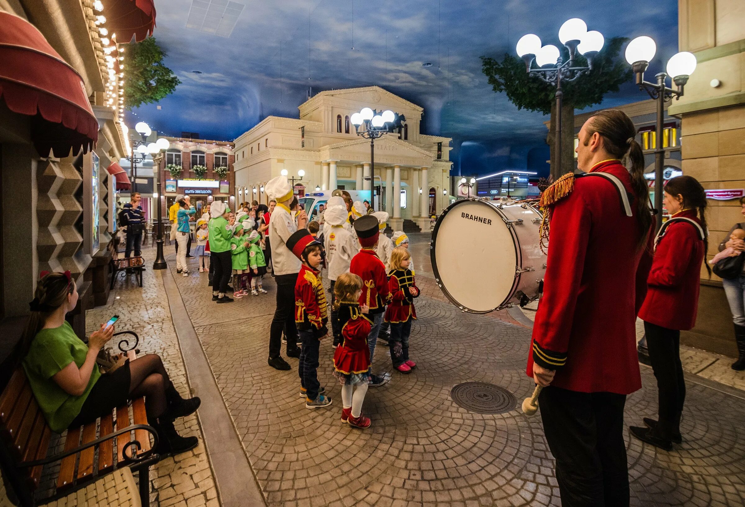 кидзания в москве авиапарк. кидзания для детей. детский город в москве кидзания. город кидзания авиапарк. тц авиапарк москва киндзания.
