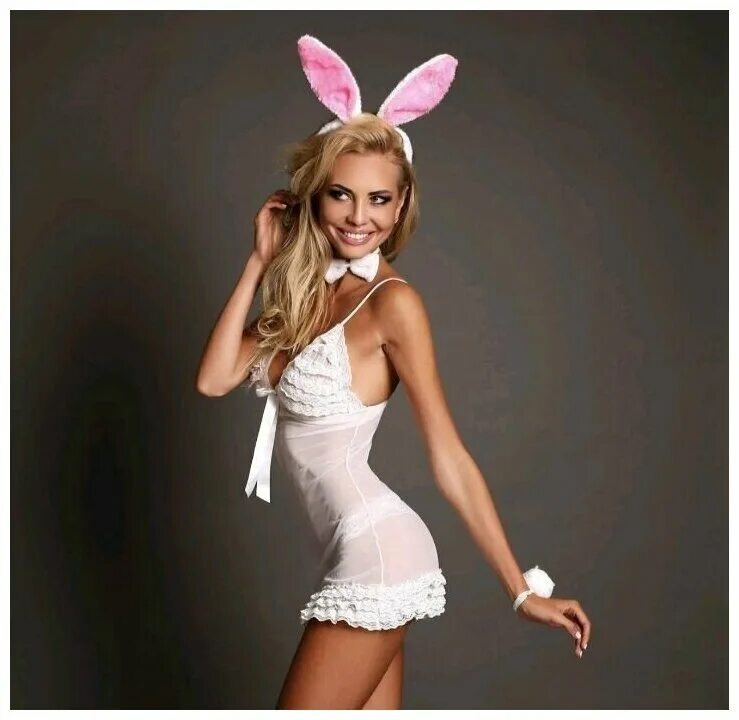 стройные зайки. девушка с ушками зайки. стройные зайки. стройные зайки. заяц русак карелия.