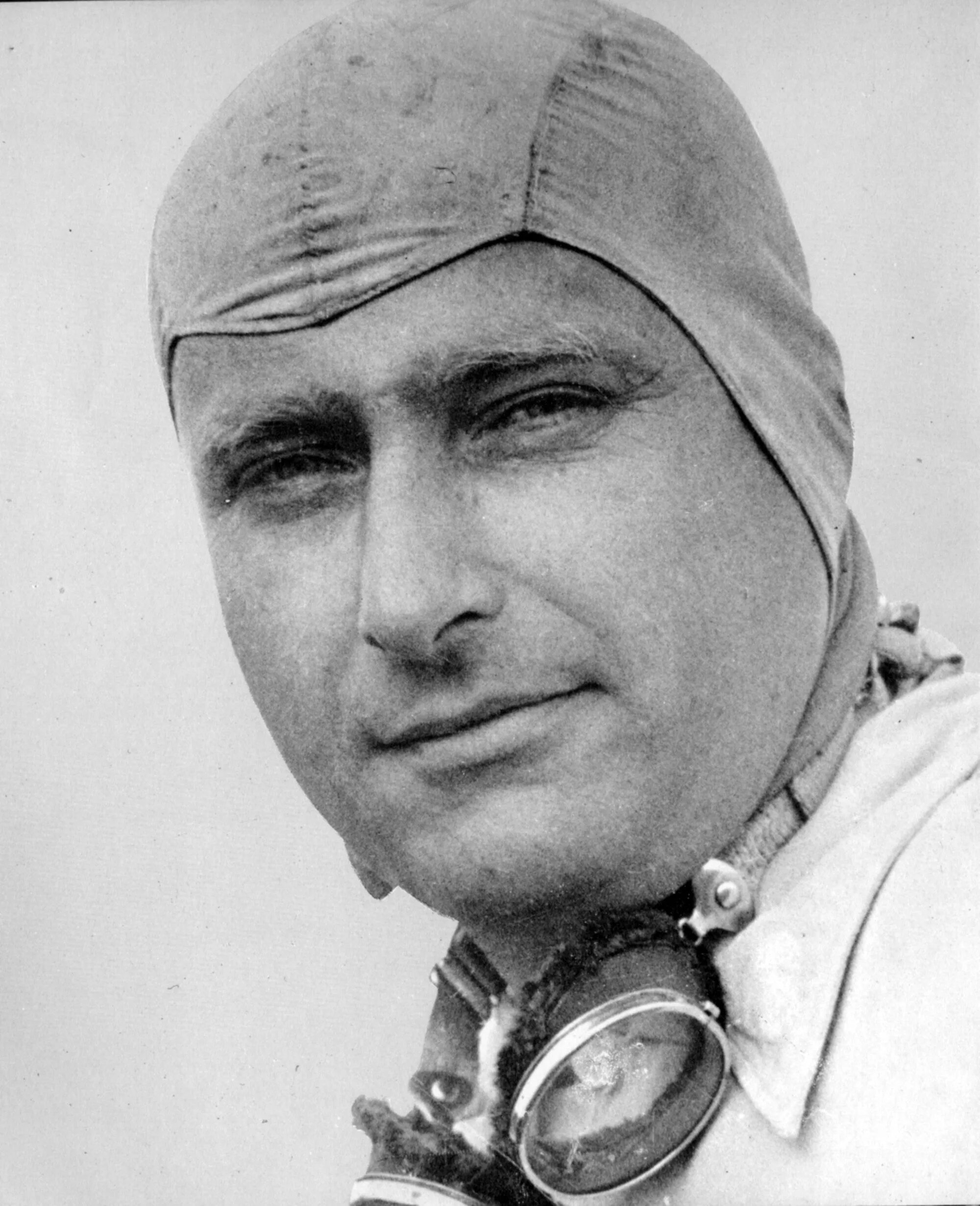 Хуан мануэль фанхио. Хуан Фанхио. Juan Manuel Fangio. Хуан Мануэль Фанхио аргентинский автогонщик. Хуан Мануэль Фанхио автопортрет.