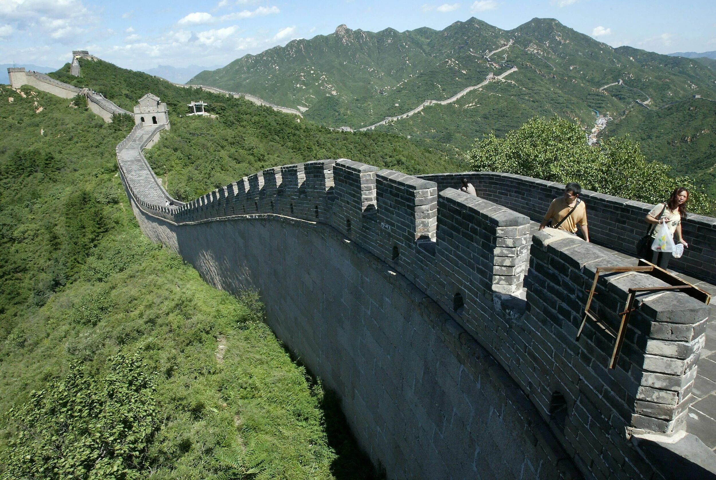Части великой китайской стены. Китайская стена Северный Китай. Китайская стена вид сверху. Великая китайская стена разрушение. Великая китайская стена разрушенные участки.