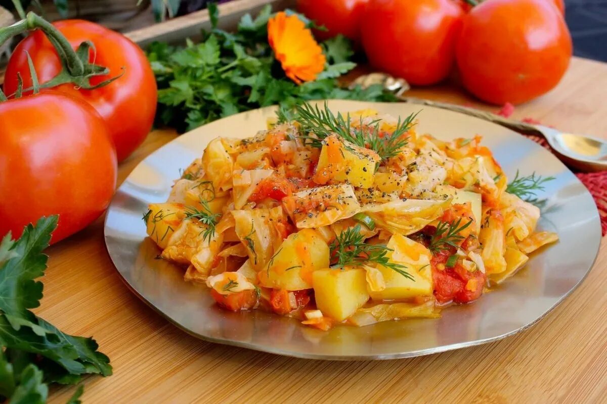 Тушеная картошка с капустой без мяса