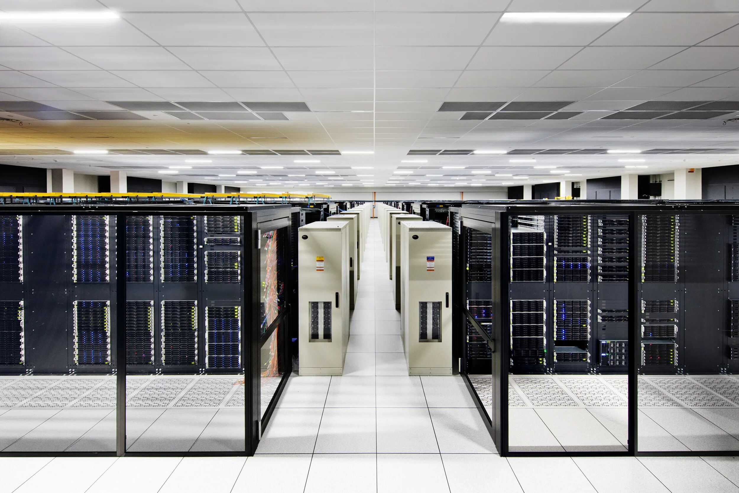 Ibm service. Суперкомпьютер ibm. американская корпорация ibm. шкаф ibm netbay s2. архитектура суперкомпьютера.