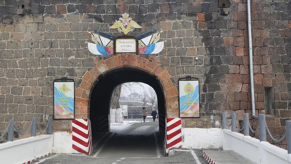 102 вб. 102 Военная база в Армении Гюмри. 102 Военная база Гюмри крепость. 102 Российская Военная база в Гюмри. Военная база в Гюмри Армения.