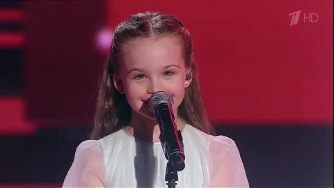 Девочка спела песню