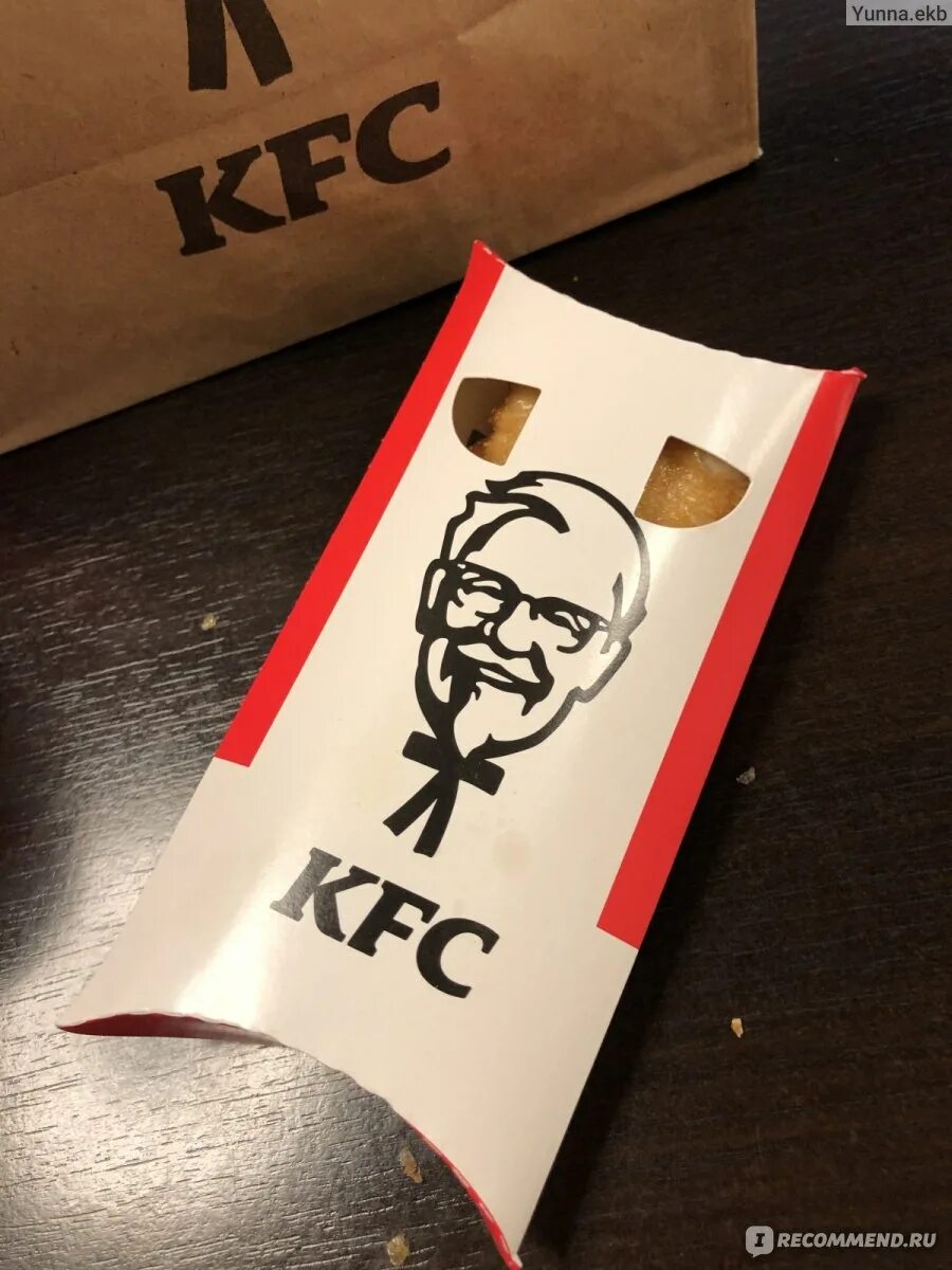 Пирожок kfc. Пирожок кфс. малина кфс. кфс пирожные. пирожок с вишней кфс.