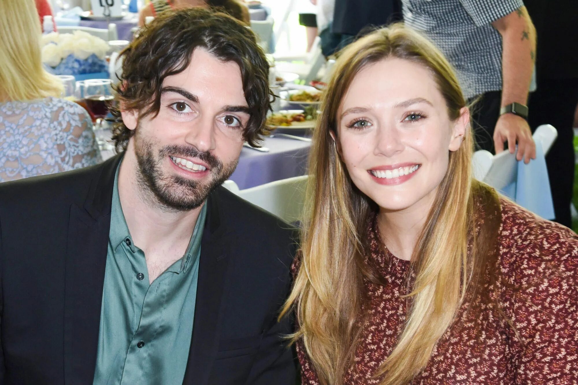 Elizabeth olsen робби арнетт. Робби арнетта. Робби арнетт. Элизабет олсен и робби арнетт. Элизабет олсен с мужем.