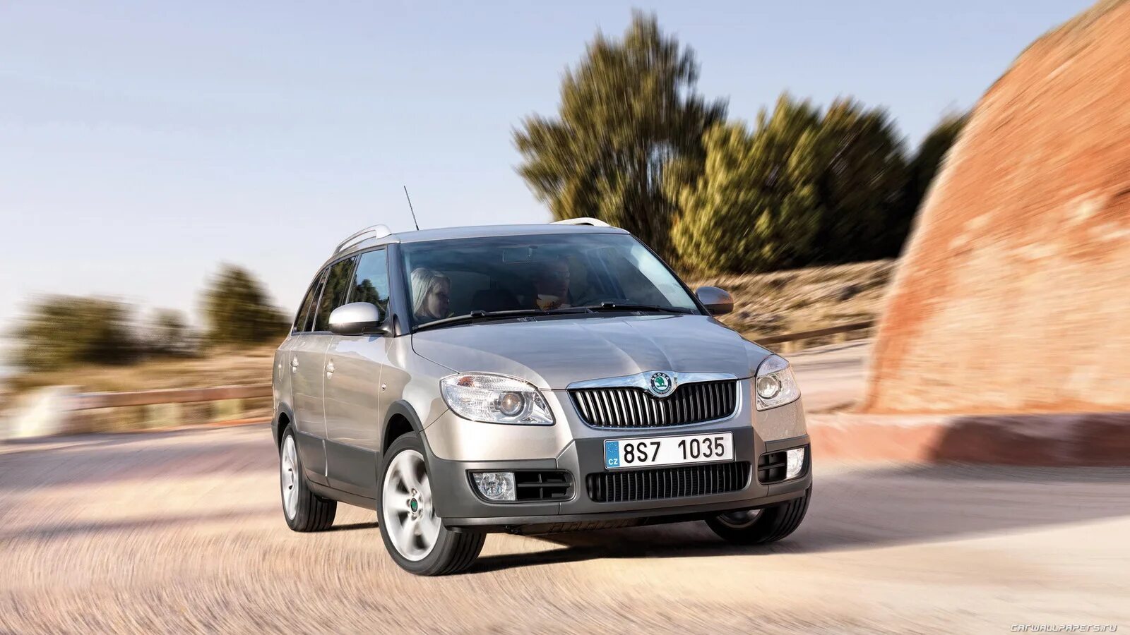 Автомобиль шкода. Автомобиль Skoda Fabia 2009. Skoda Fabia седан 2012. Шкода Октавия Фабия. Skoda Fabia Combi 2009.