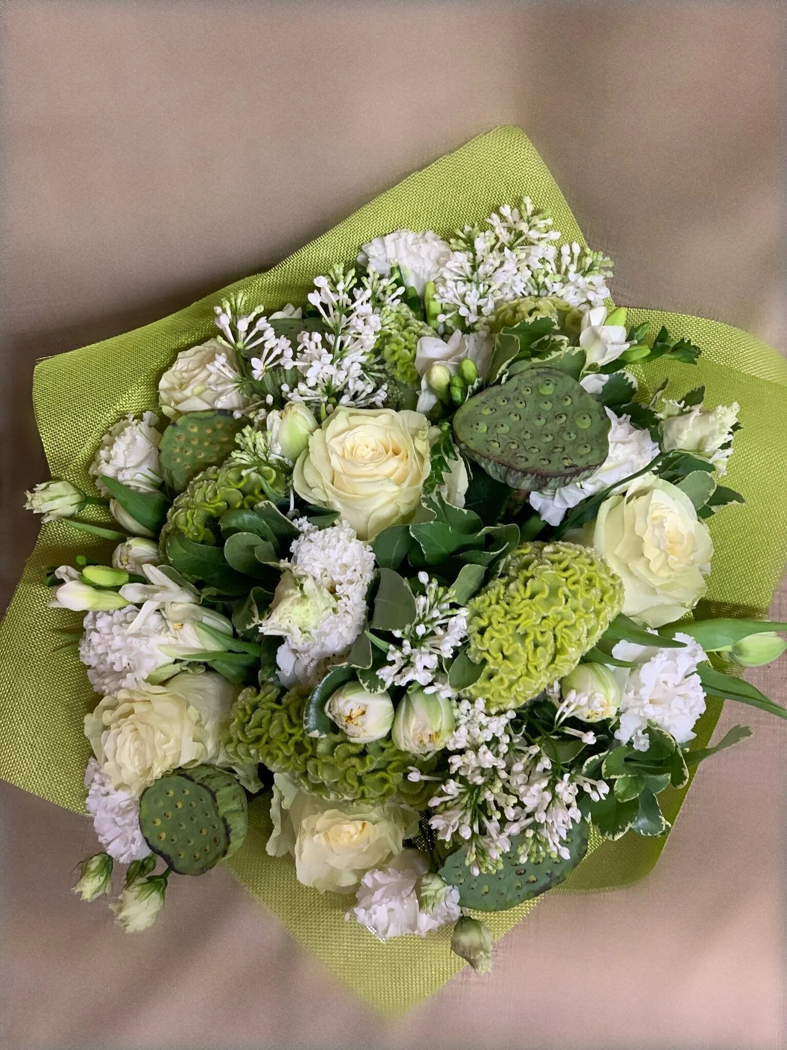 Good simple and green for bridesmaid bouquets #weddingflowersideas Simple weddin