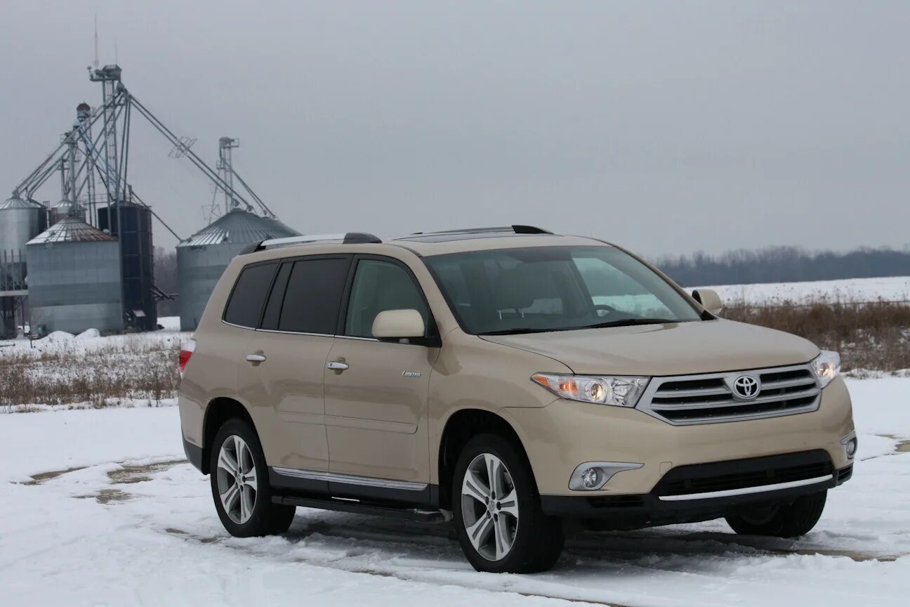 тойота хайлендер 2012 года выпуска. тойота хайлендер 2. Toyota highlander 2010 золотистый. хайлендер 2012. обвес на хайлендер 2012.